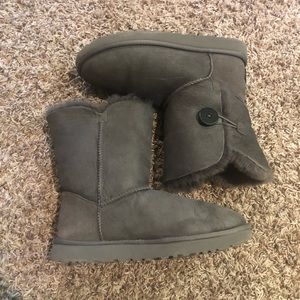 Dark Grey Bailey Button II Uggs